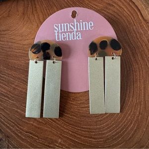 NWT Sunshine Tienda Gold Cheetah Resin Statement Earrings